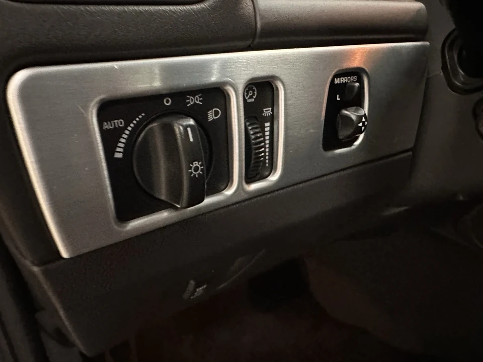 2002 Ford Thunderbird 11th Gen - Image 14 of 21