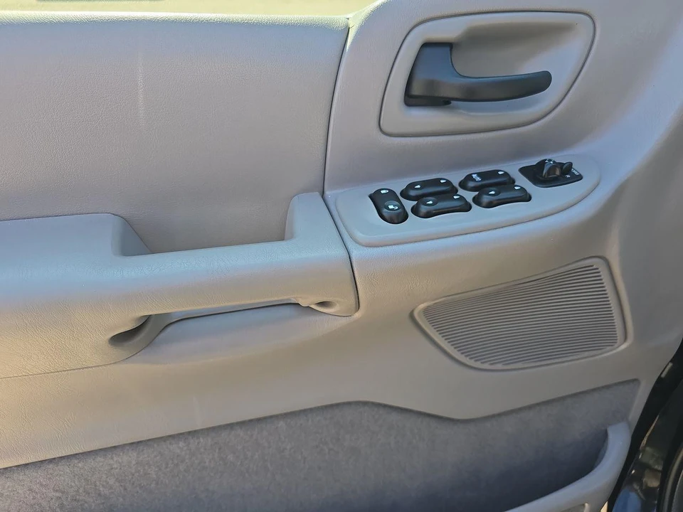 2002 Ford - Image 5 of 31