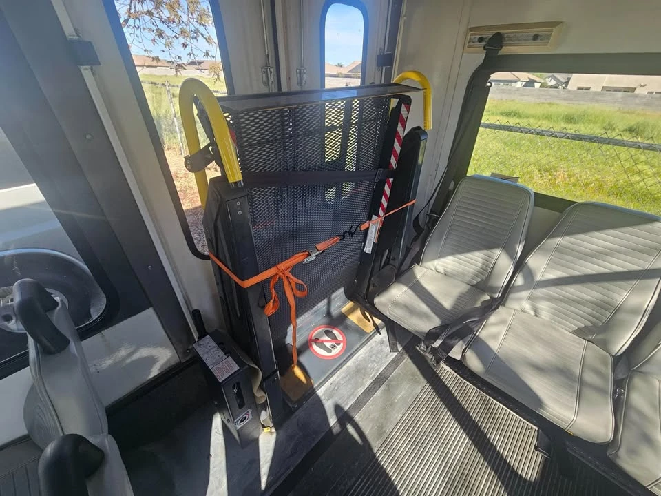 2002 Ford Econoline Van - Image 3 of 5