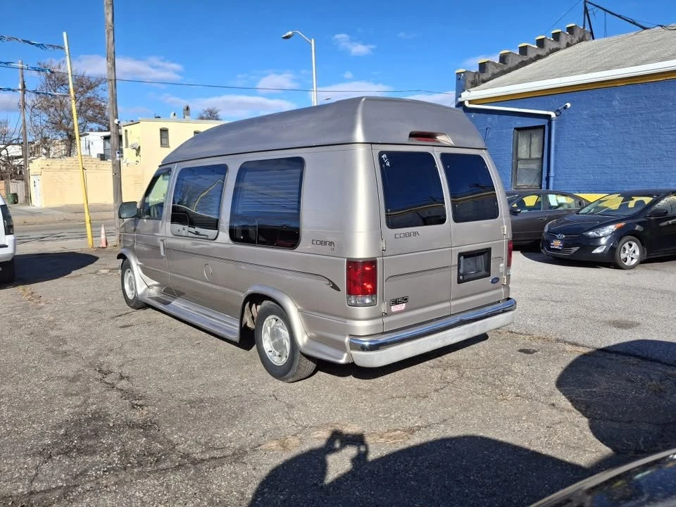 2002 Ford Econoline Van - Image 2 of 4