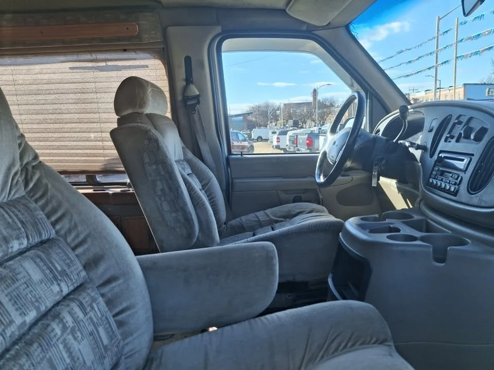 2002 Ford Econoline Van - Image 3 of 4