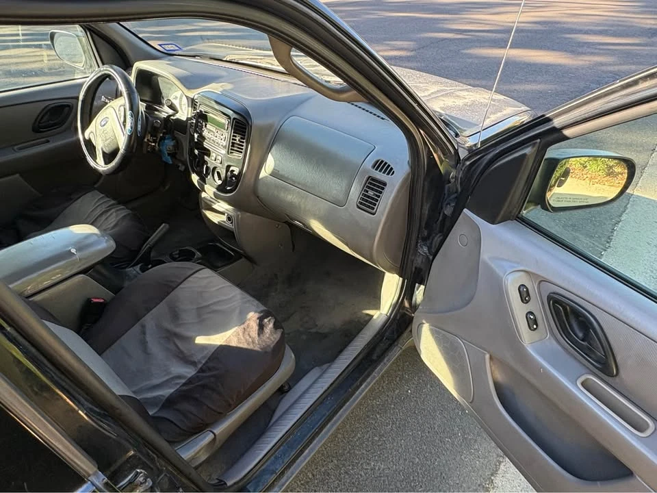 2002 Ford Escape - Image 10 of 11