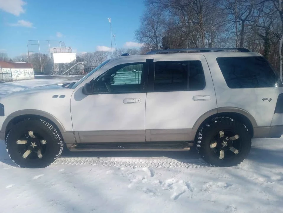 2002 Ford Explorer 3rd Gen - Image 2 of 7