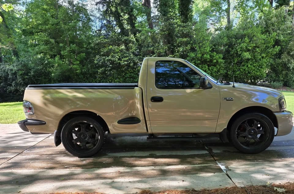 2002 Ford F-150 10th Gen - Image 2 of 17
