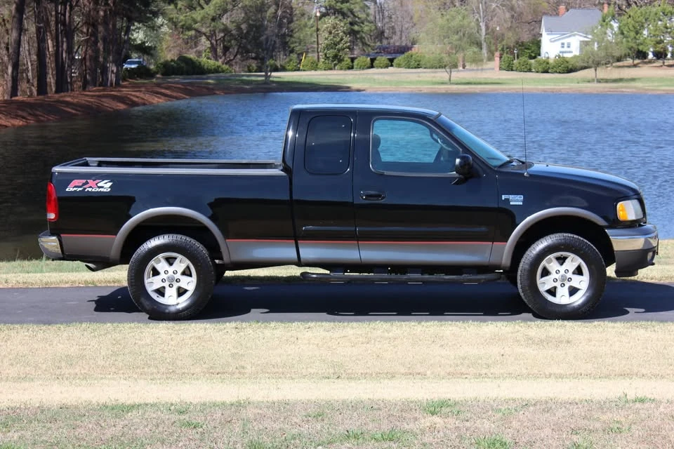 2002 Ford F-150 10th Gen - Image 2 of 18