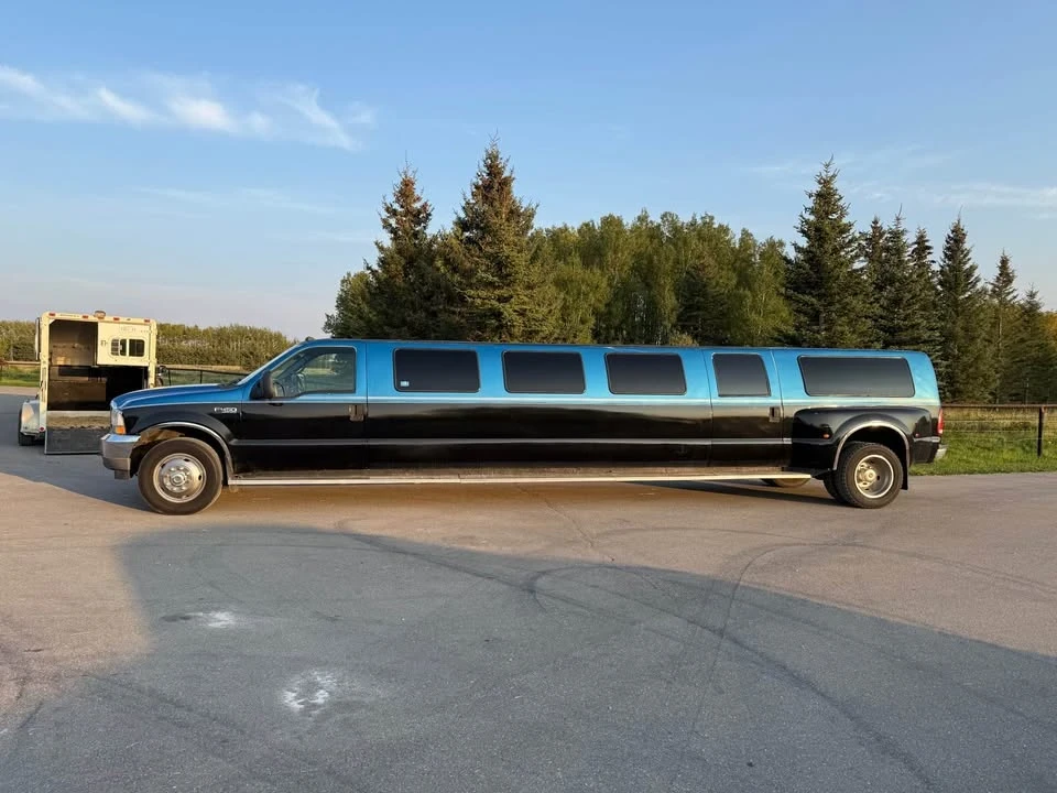2002 Ford Super Duty 1st Gen - Image 2 of 9
