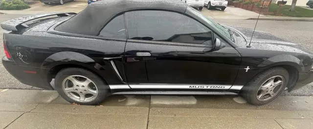 2002 Ford Mustang V6 Convertible 2D