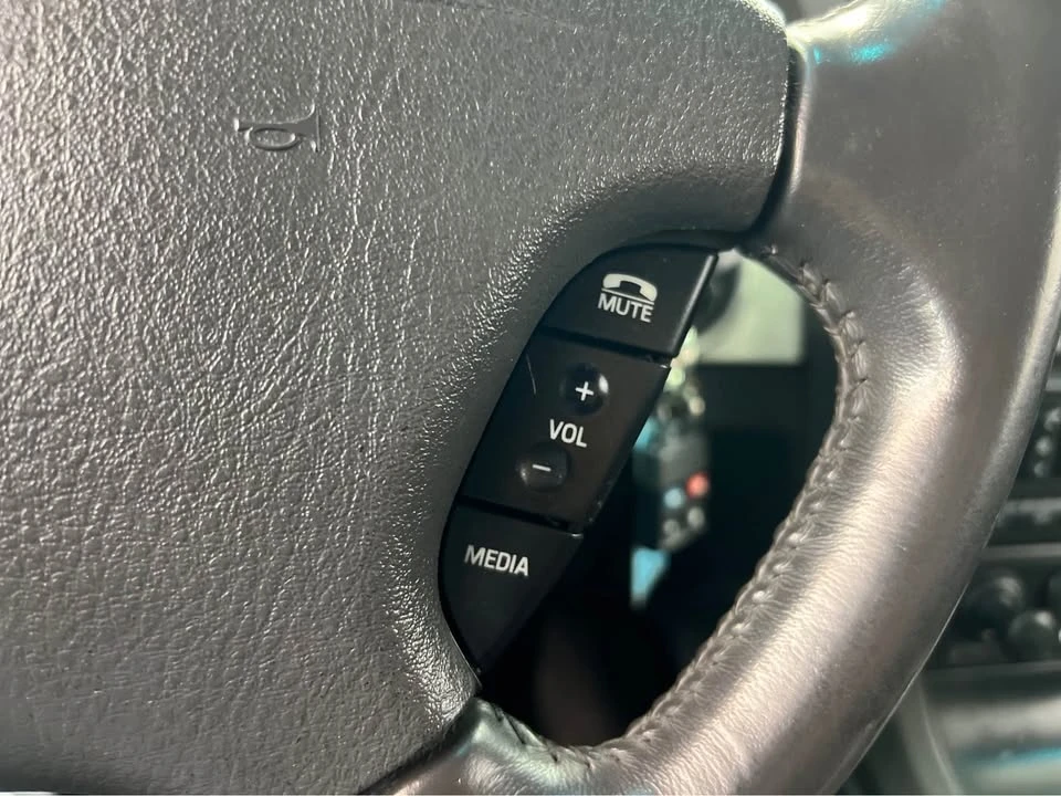 2002 Ford Thunderbird 10th Gen - Image 13 of 17