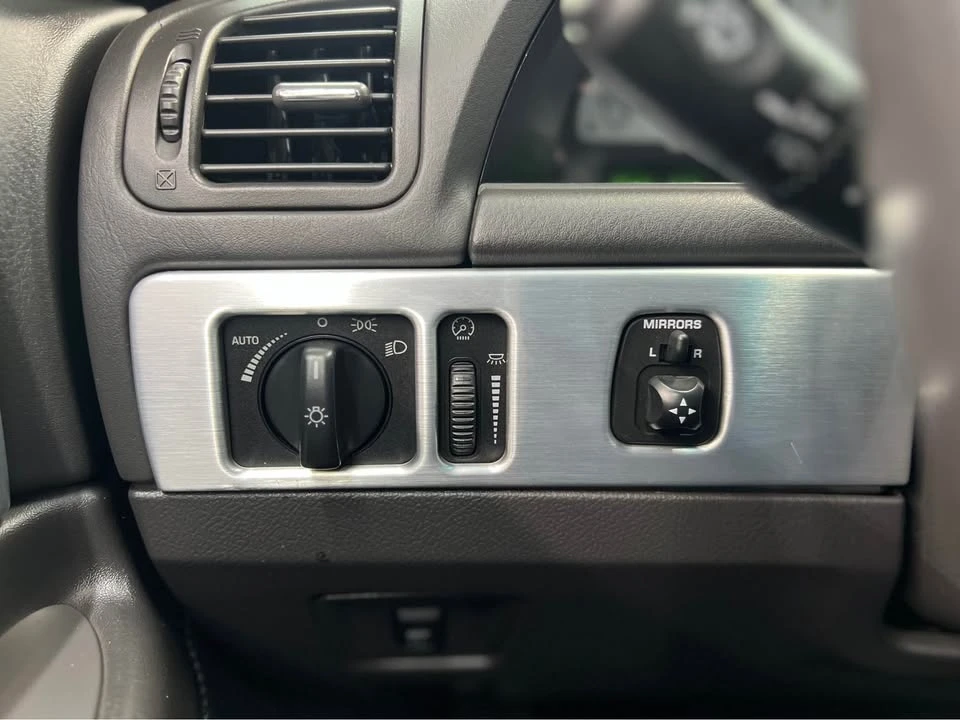 2002 Ford Thunderbird 10th Gen - Image 14 of 17