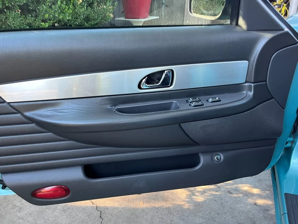 2002 Ford Thunderbird 11th Gen - Image 10 of 11