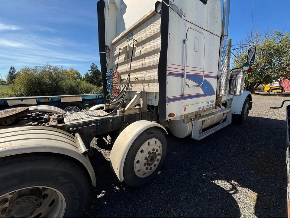 2002 Freightliner - Image 3 of 10