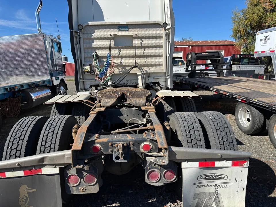 2002 Freightliner - Image 4 of 10