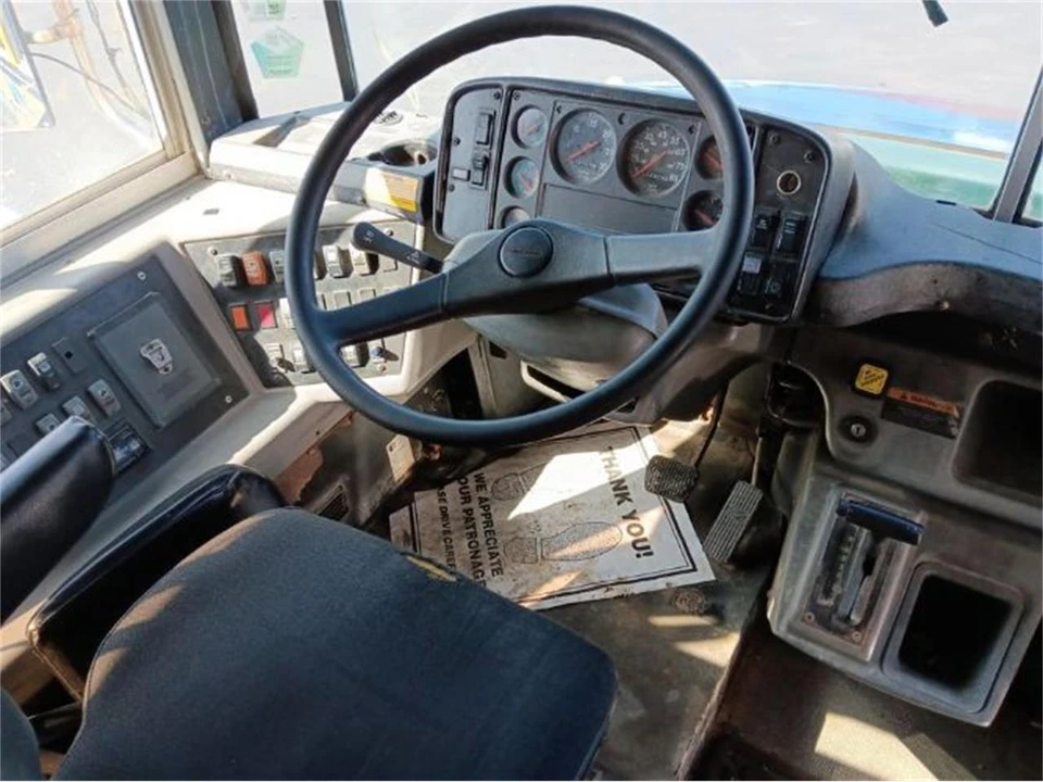 2002 Freightliner - Image 8 of 19