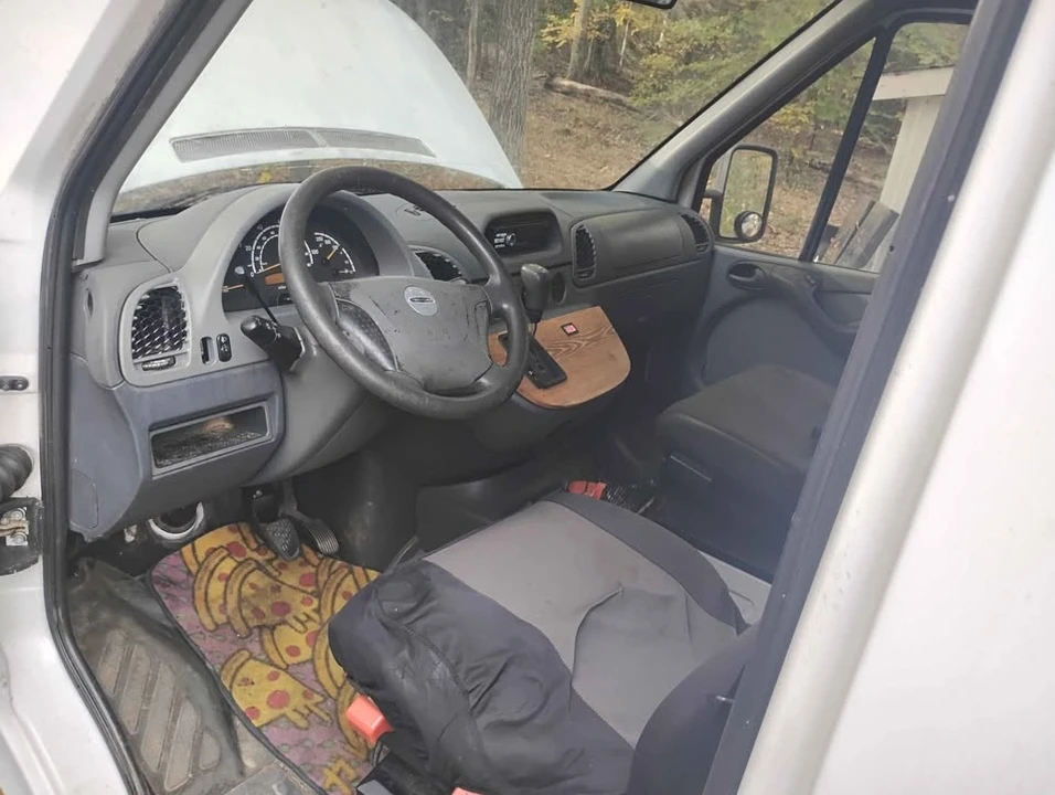 2002 Freightliner - Image 9 of 9