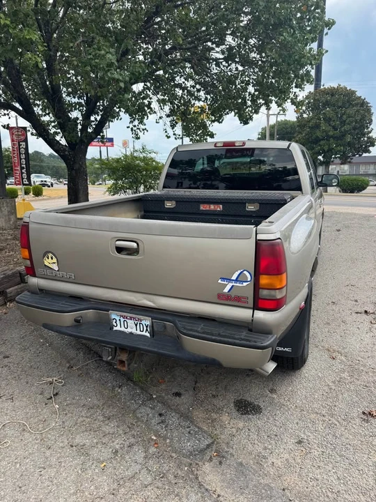 2002 GMC C/K - Image 2 of 13
