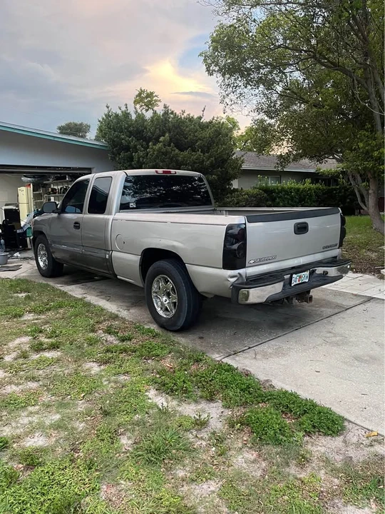 2002 GMC C/K - Image 3 of 12
