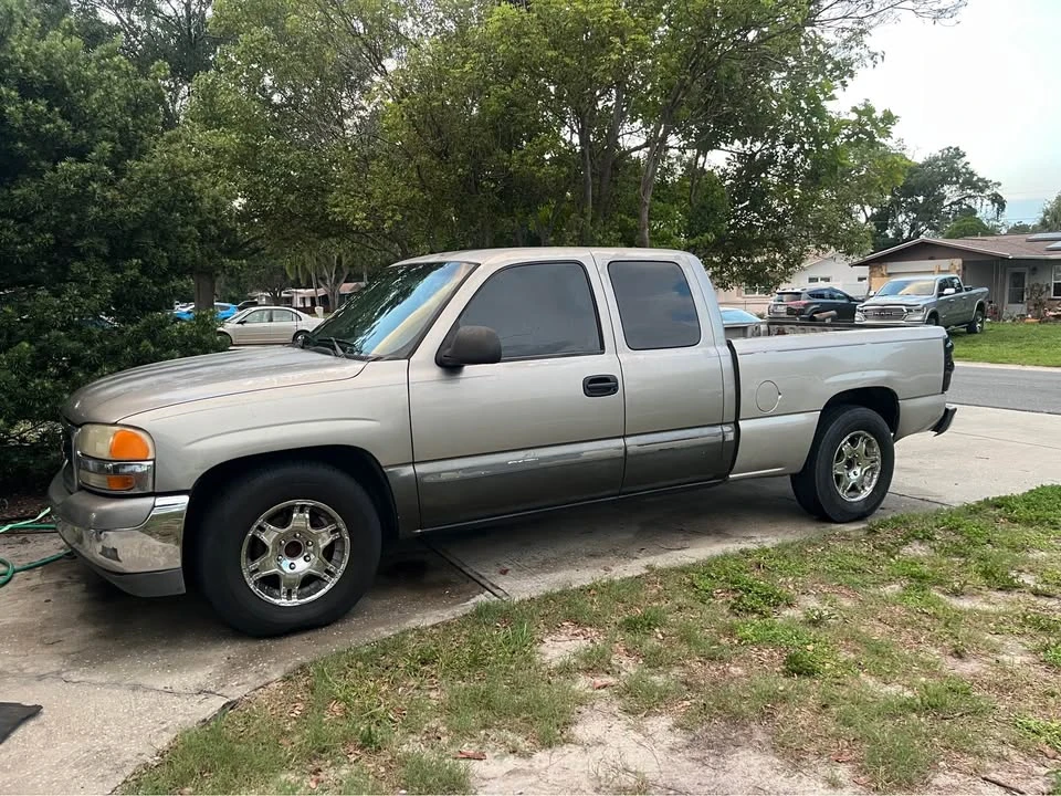 2002 GMC C/K - Image 2 of 12