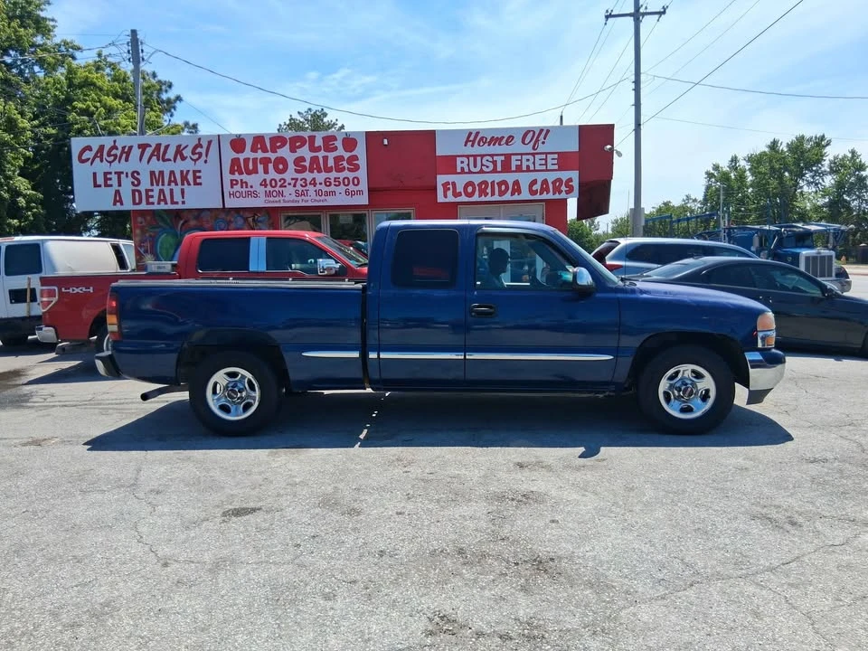 2002 GMC C/K - Image 2 of 4