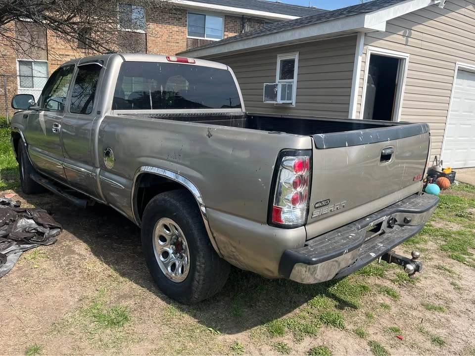 2002 GMC Sierra 2nd Gen - Image 2 of 8