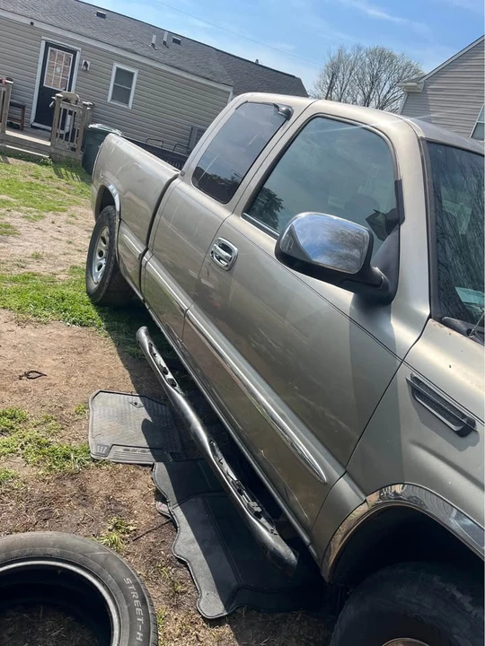 2002 GMC Sierra 2nd Gen - Image 4 of 8