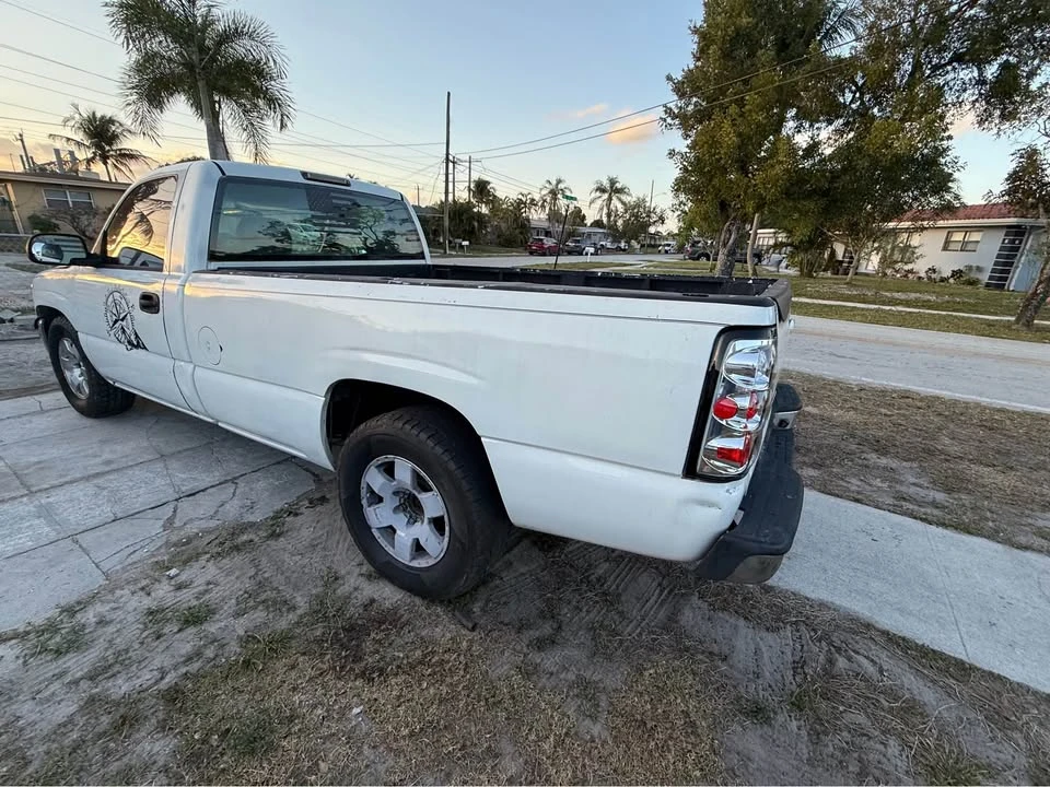2002 GMC Sierra 2nd Gen - Image 3 of 9