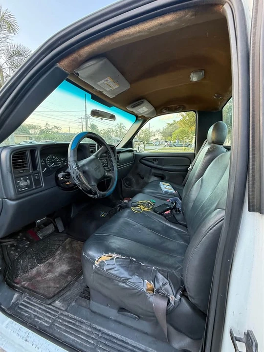 2002 GMC Sierra 2nd Gen - Image 2 of 9