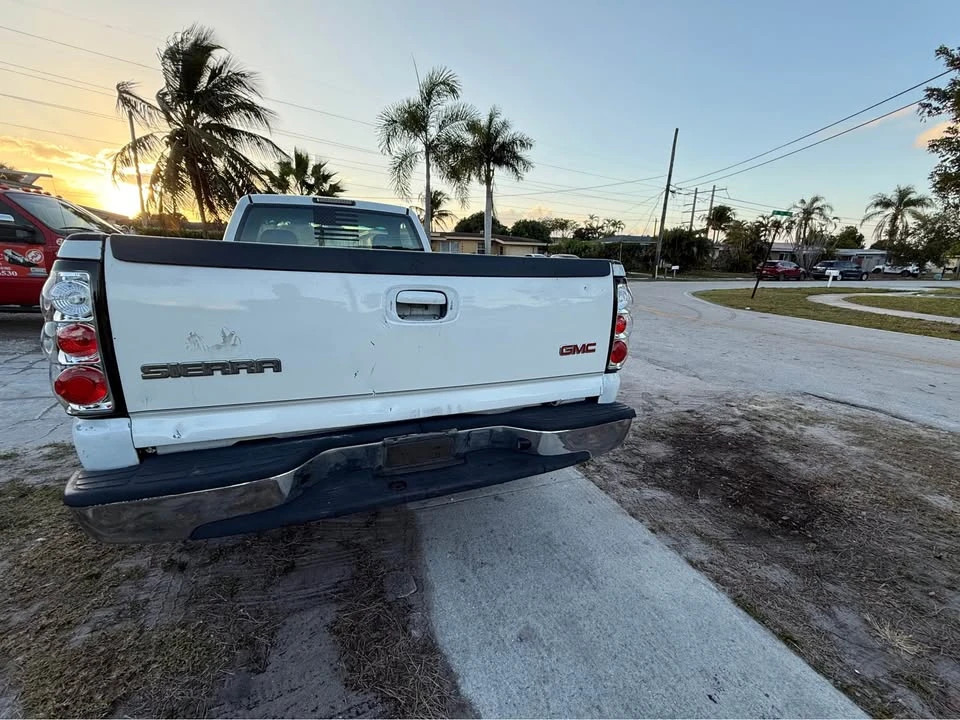 2002 GMC Sierra 2nd Gen - Image 4 of 9