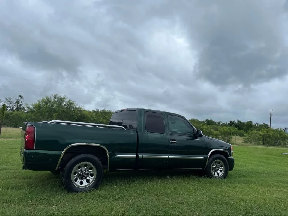 2002 GMC Sierra 2nd Gen - Image 4 of 10