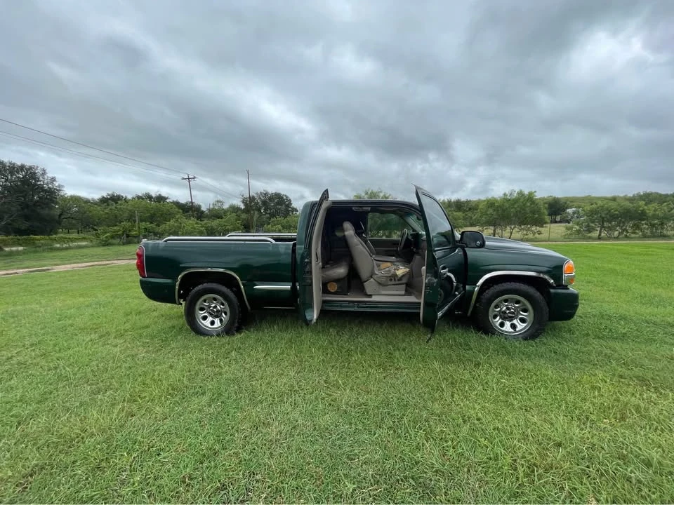 2002 GMC Sierra 2nd Gen - Image 2 of 10