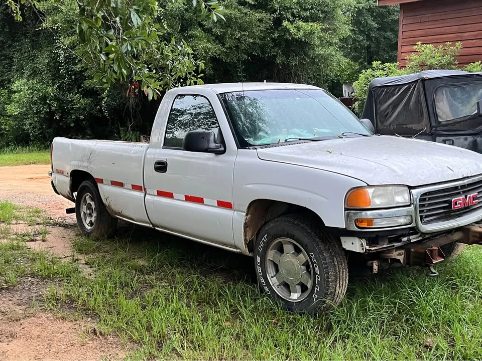2002 GMC Sierra - Image 2 of 5