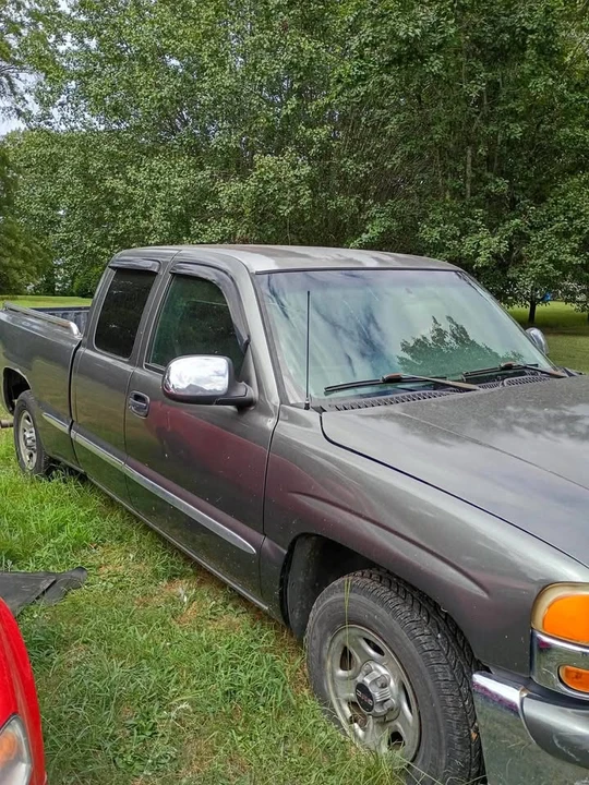2002 GMC C/K - Image 2 of 10