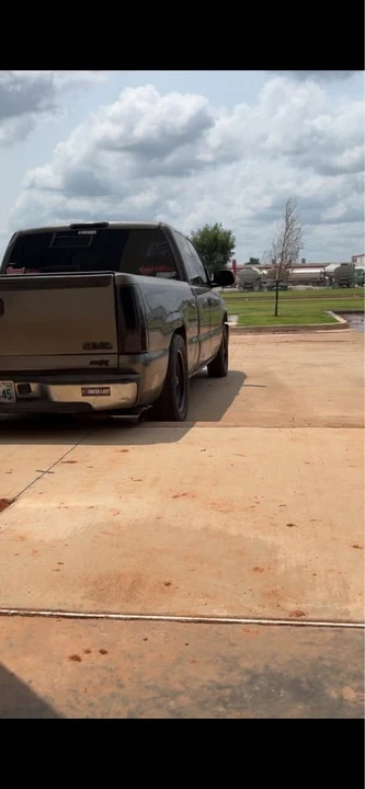 2002 GMC Sierra 2nd Gen - Image 2 of 8