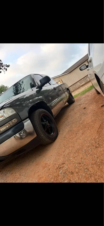 2002 GMC Sierra 2nd Gen - Image 4 of 8