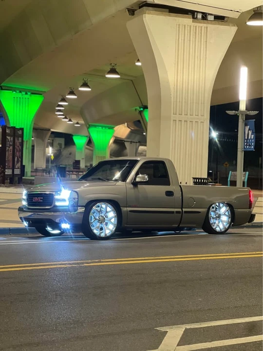 2002 GMC Sierra 2nd Gen - Image 3 of 9