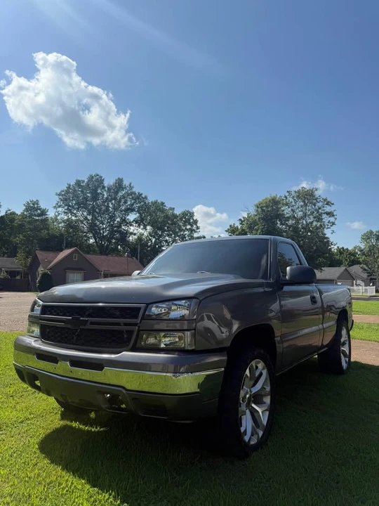 2002 GMC C/K - Image 2 of 5