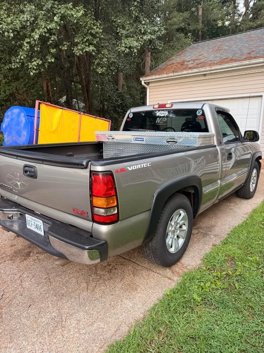 2002 GMC C/K - Image 2 of 10
