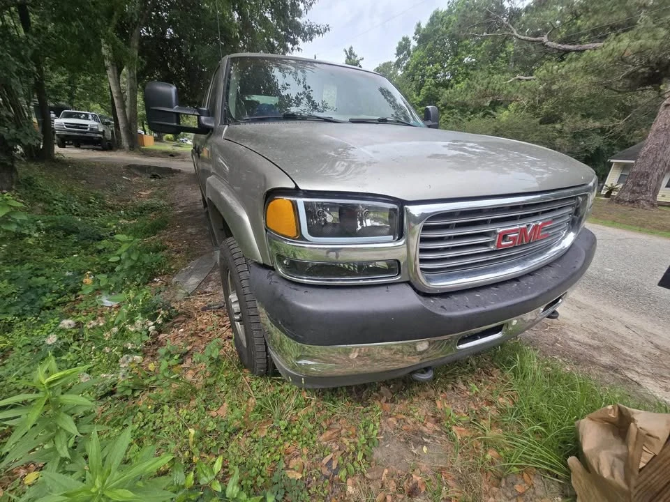 2002 GMC Sierra Heavy Duty 2nd Gen - Image 10 of 11