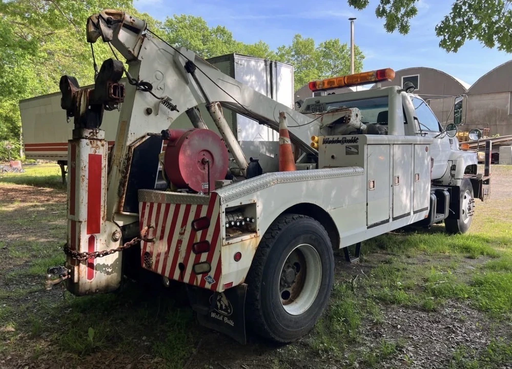 2002 GMC TopKick - Image 3 of 17