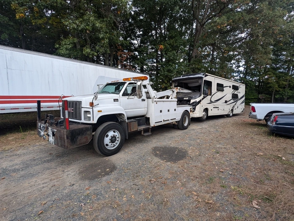 2002 GMC TopKick - Image 7 of 17