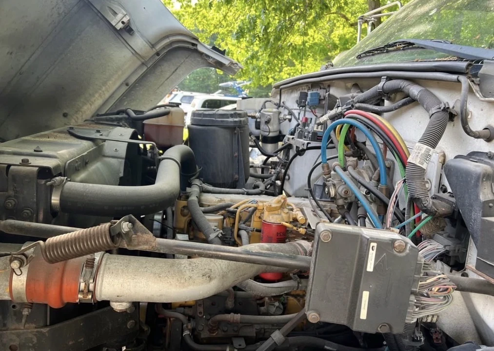 2002 GMC TopKick - Image 13 of 17