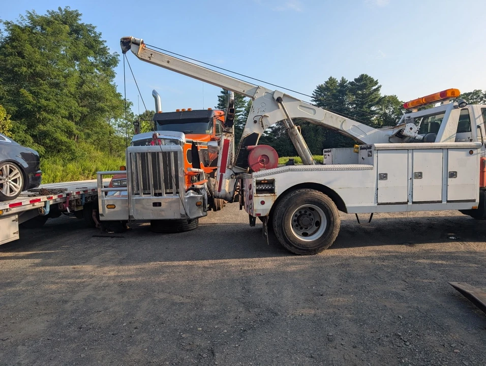 2002 GMC TopKick - Image 10 of 17