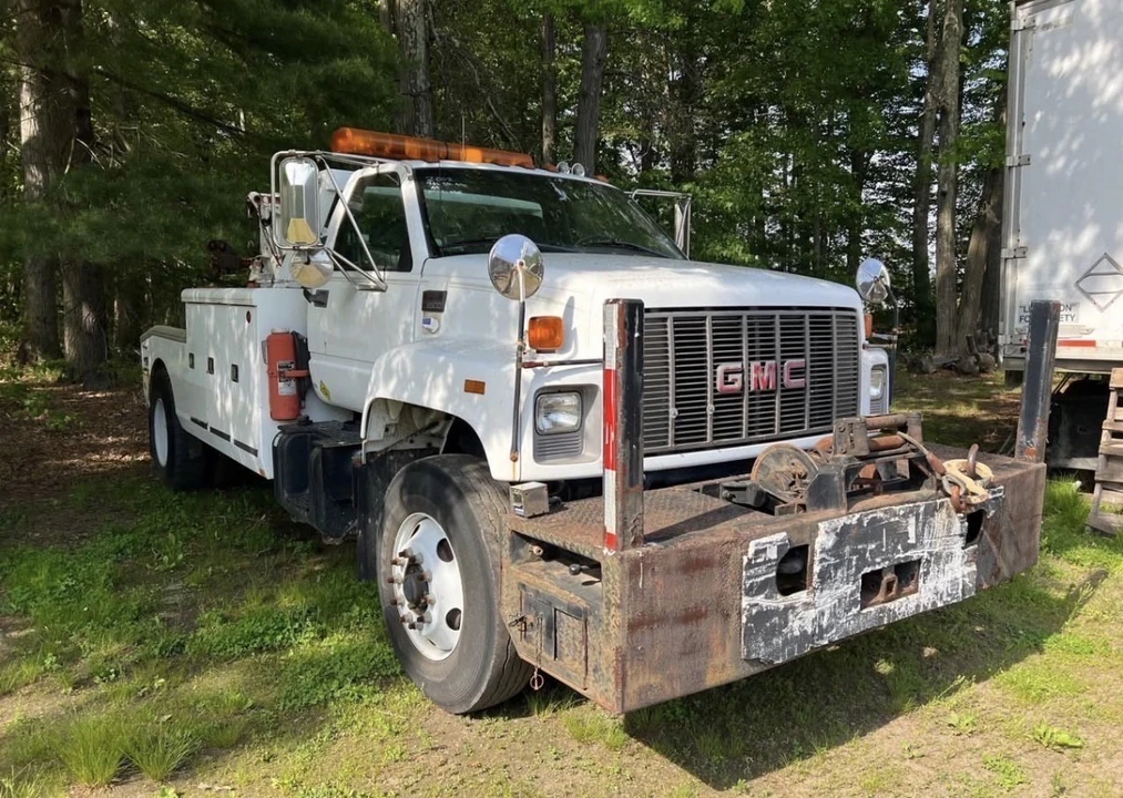 2002 GMC TopKick - Image 2 of 17