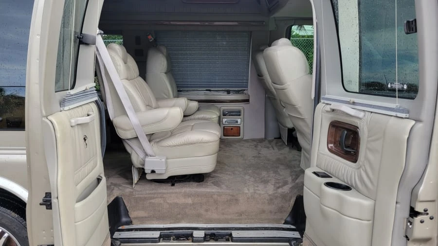 2002 GMC Savana - Image 6 of 12