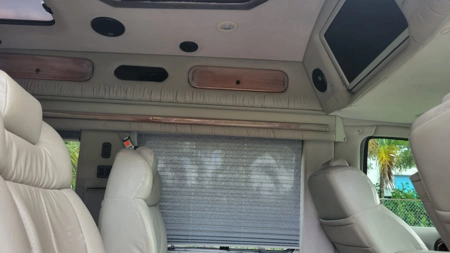 2002 GMC Savana - Image 7 of 12