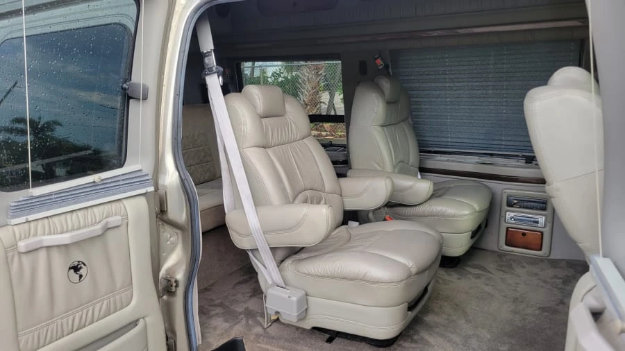 2002 GMC Savana - Image 8 of 12