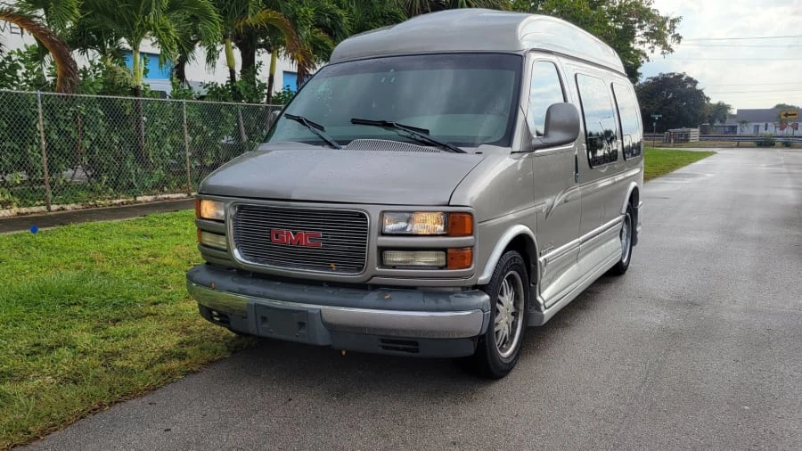 2002 GMC Savana - Image 10 of 12