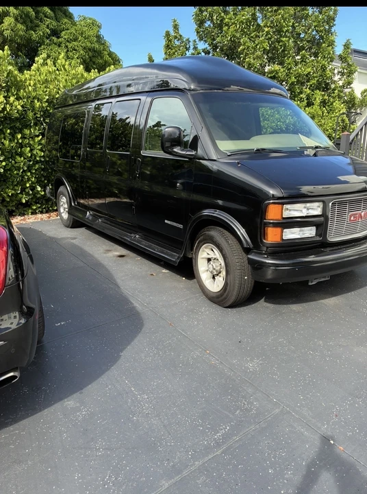 2002 GMC Savana - Image 5 of 16