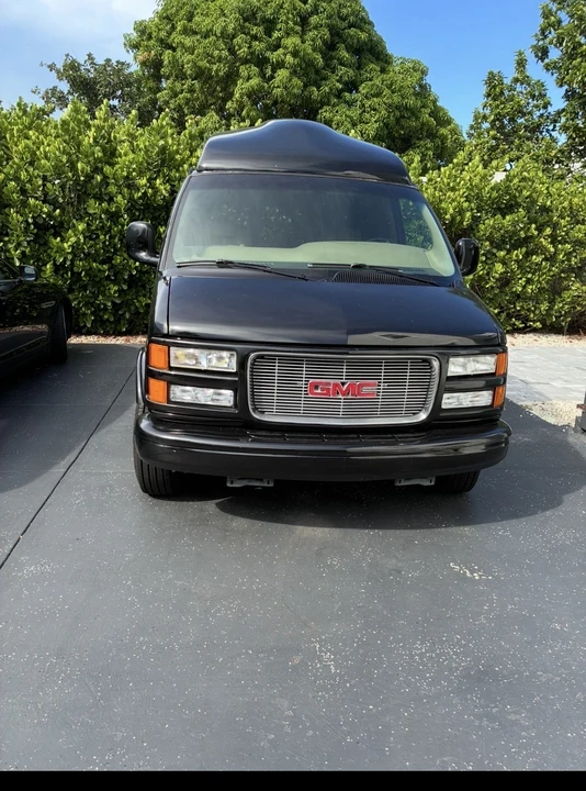 2002 GMC Savana - Image 8 of 16