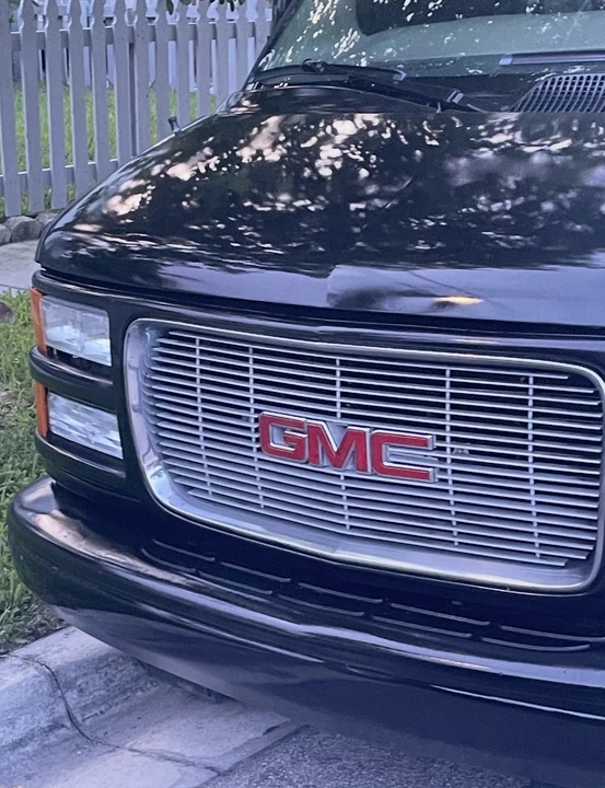 2002 GMC Savana - Image 2 of 16