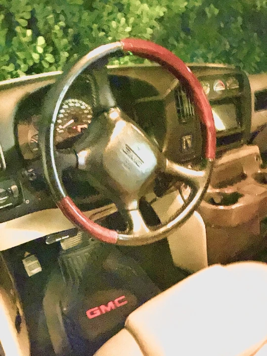 2002 GMC Savana - Image 10 of 16